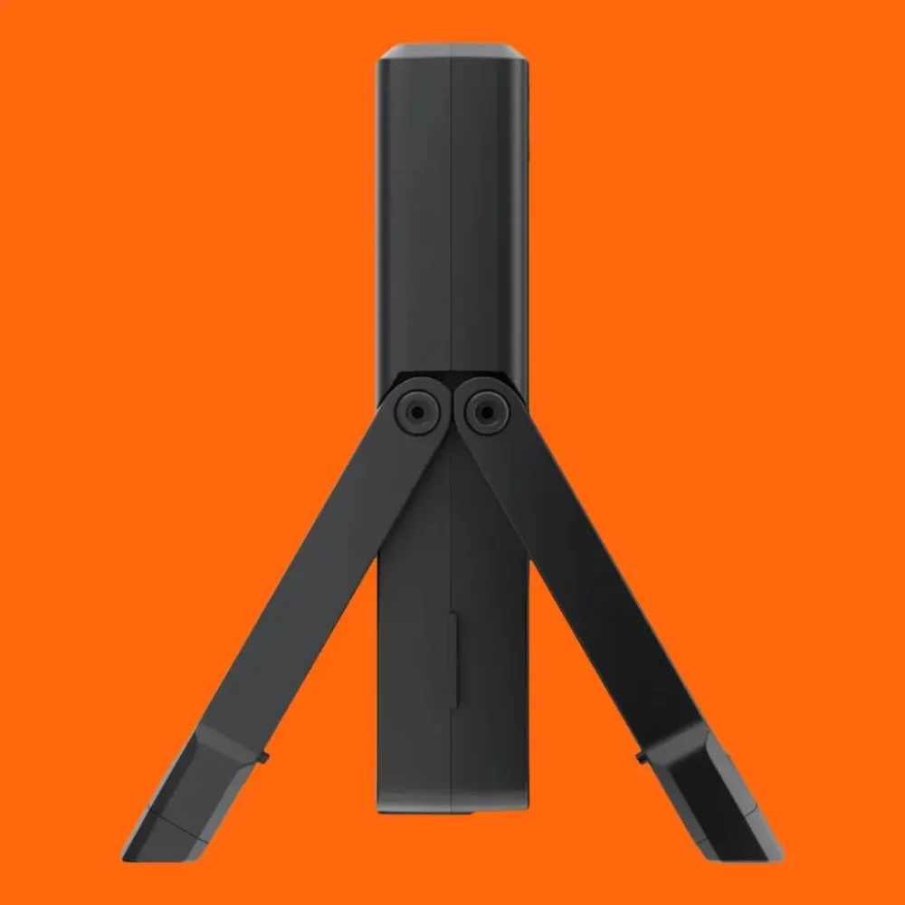 Lampa Osram LEDguardian-Truck Flare - widok lampy z boku po rozłożeniu, widać perfekcyjnie smukłą budowę lampy i widać, że jest przygotowana na wszelkie warunki atmosferyczne, szczególnie duży wiatr