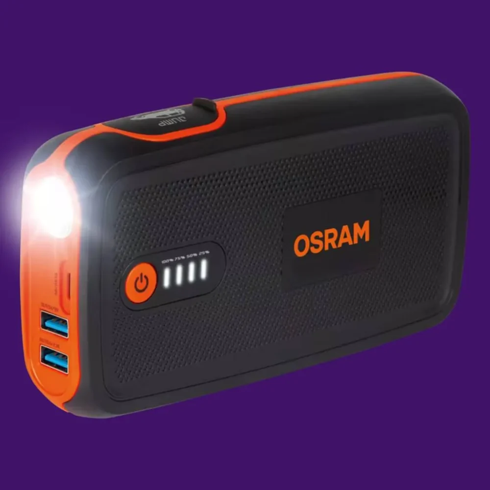 OSRAM BATTERYstart 300 – boczny widok z włączoną latarką LED