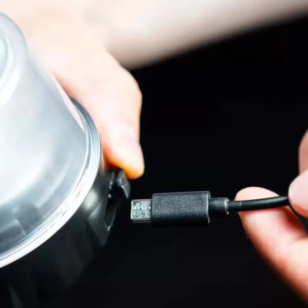 OSRAM LEDguardian TA20 – ładowanie lampy ostrzegawczej przez USB